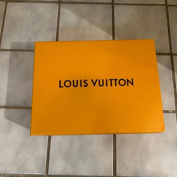 LOUIS VUITTON’S ARCH LIGHT SNEAKER 440N SIZE 10 BLACK, NEVER WORN